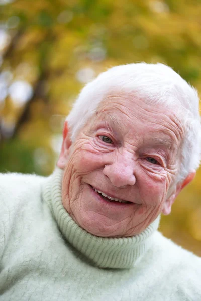 Felice signora anziana — Foto Stock