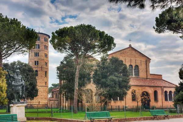 Basilica of Sant' Apollinare in Classe — Stock Photo, Image
