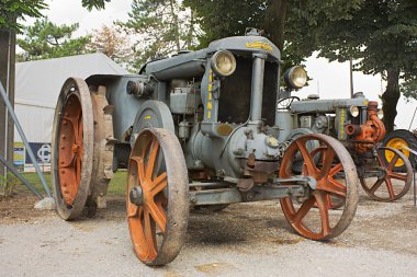 Old tractor Landini clipart