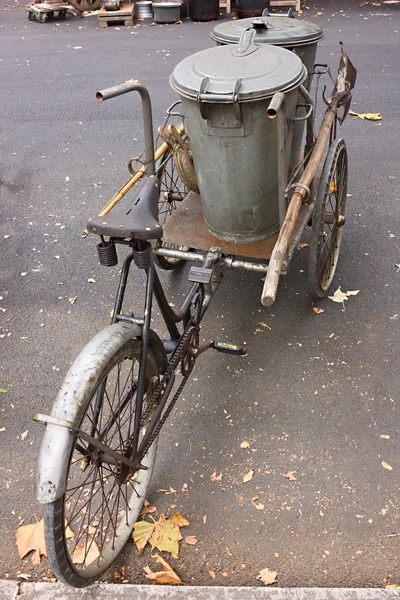 Velho carrinho de pedal — Fotografia de Stock