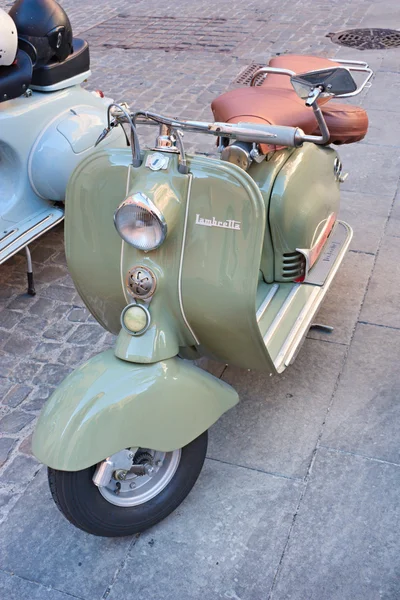 Stary włoski skuter — Zdjęcie stockowe