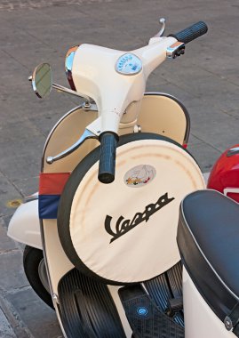 Klasik İtalyan scooter