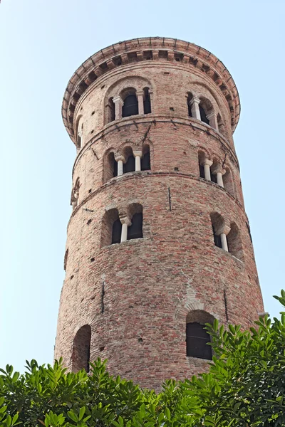 Башня Неоновой баптистерии в Равенне — стоковое фото