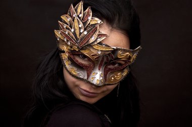 Karnaval maskeli seksi kadın