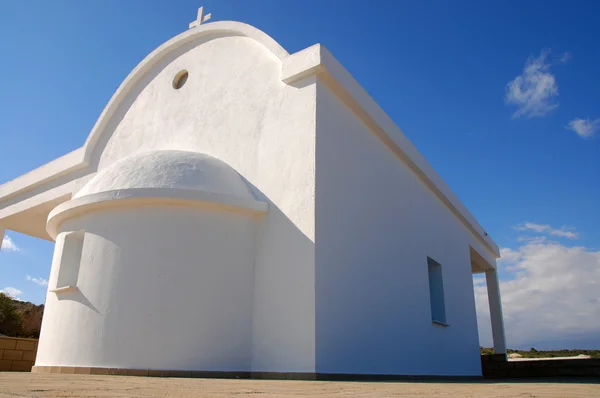 基督教的白色教堂χριστιανική εκκλησία λευκό — 图库照片