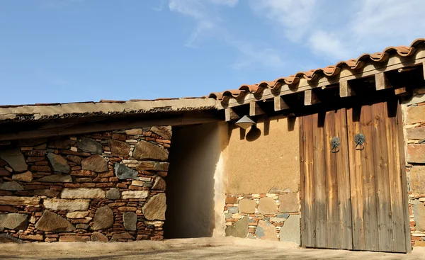 Voortuin van een traditioneel huis in cyprus — Stockfoto