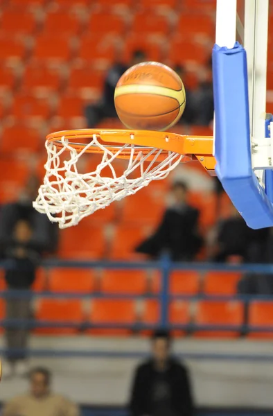 Basketbol potası ve top — Stok fotoğraf
