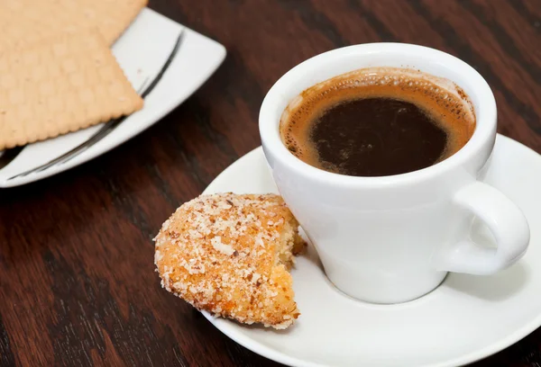 Cup of coffee with biscuits — Stock Photo, Image