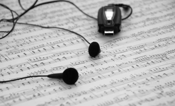 Leitor MP3 e fones de ouvido — Fotografia de Stock