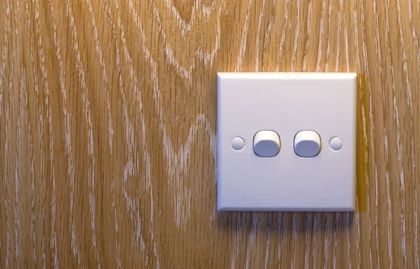 Włącznik światła na drewnianą ścianę — Zdjęcie stockowe