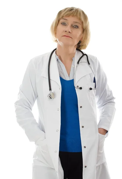 중간 나이 든된 여자 의사 — 스톡 사진