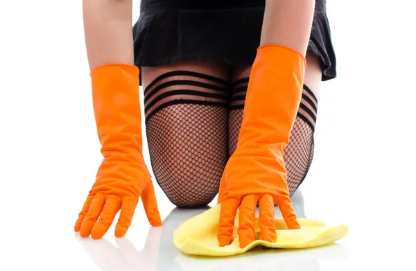 Sexy holka v punčochách čištění podlahy — Stock fotografie