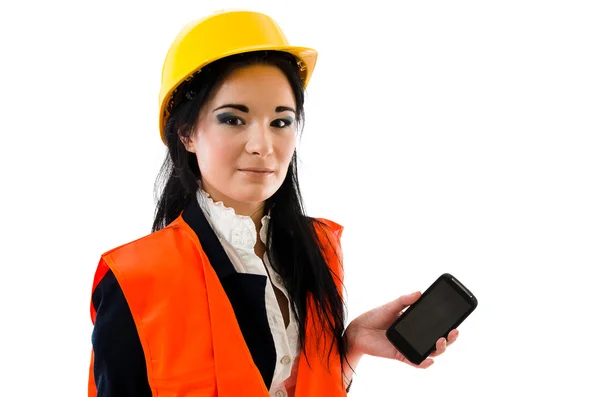 Женщина-инженер со смартфоном — стоковое фото