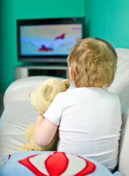 Dziecko oglądając tv — Zdjęcie stockowe