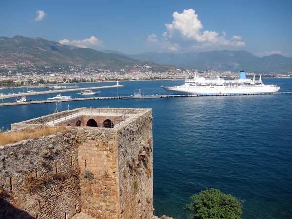 Cruise Ship and Red Tower, Alanya — Stock Photo, Image