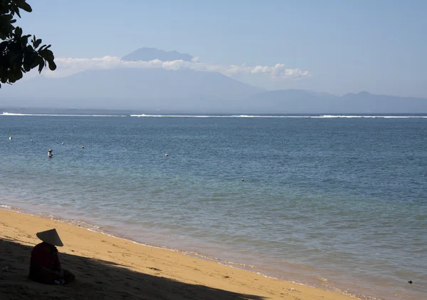 Гора Батура від пляжу Санур, Балі — стокове фото