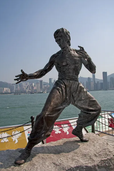 Staty av bruce lee, waterfront, hong kong — Stockfoto