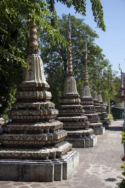 Stupas, Wat Pho, Bangkok, Tailandia —  Fotos de Stock
