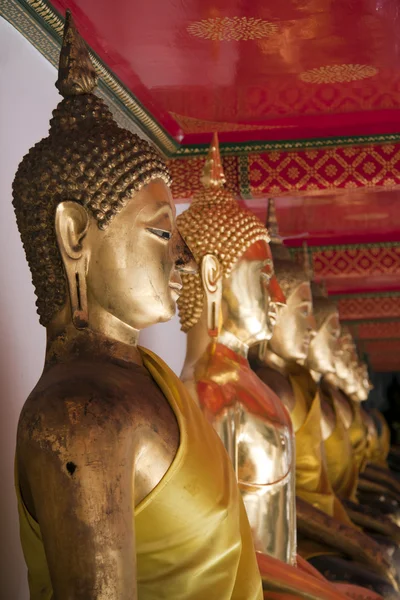 仏の彫像、ワットポー、バンコク、タイ — ストック写真