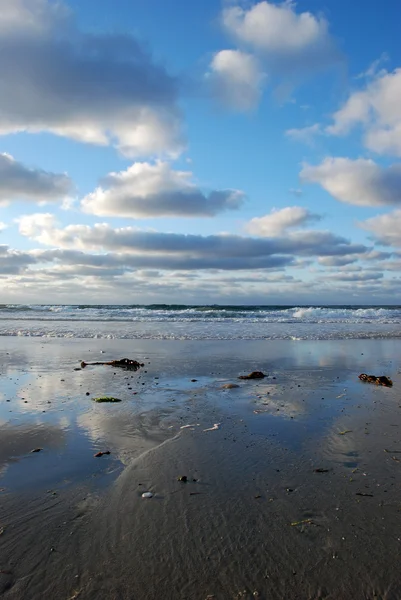 雲とビーチ — ストック写真