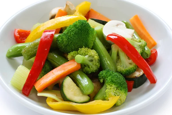 Remover las verduras fritas —  Fotos de Stock