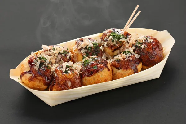 Takoyaki, Tintenfischbälle, japanisches Essen — Stockfoto
