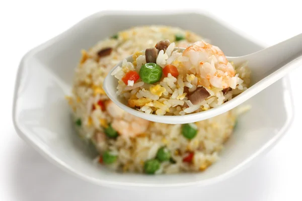 Смажений рис, китайська кухня — стокове фото