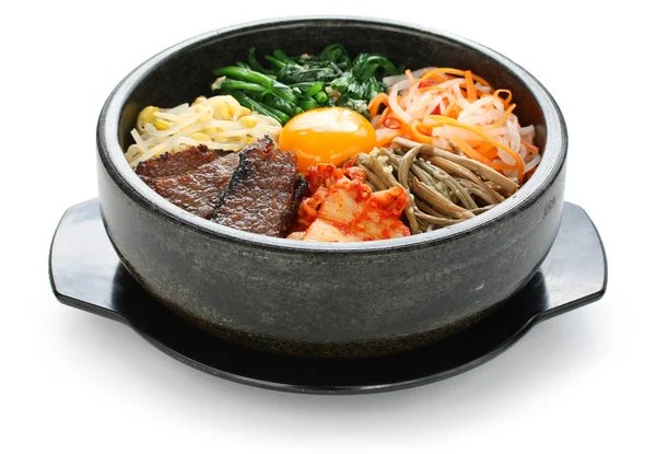 在一个激烈的石碗，朝鲜菜石锅拌饭 — 图库照片