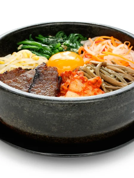 Bibimbap ısıtmalı bir taş kase, Kore yemek — Stok fotoğraf