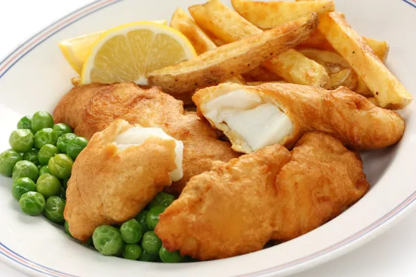 Риба і чіпси, британська їжа — стокове фото