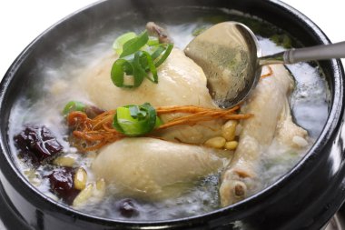 dumanı tüten samgyetang