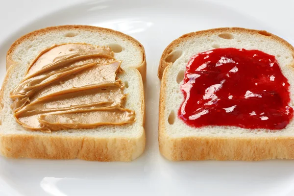 ピーナッツ バター ・ ジャムのサンドイッチ — ストック写真