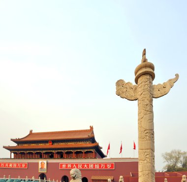 Çin totem cloumn gün batımında