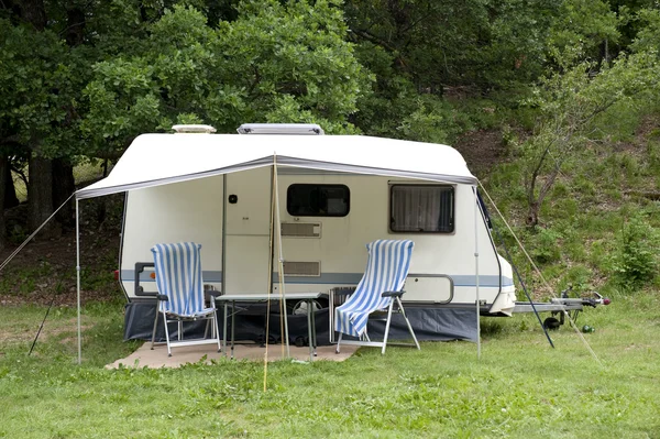 Caravana en camping — Foto de Stock