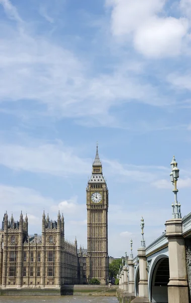Big ben és a Parlament Londonban a Temze-folyó — Stock Fotó