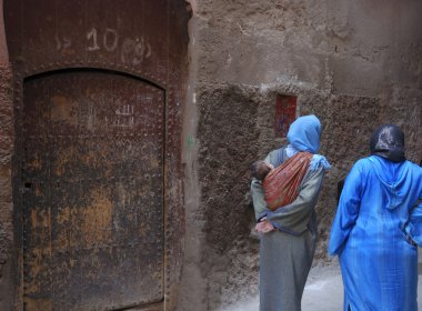 Büyükanne, kızı ve torunu