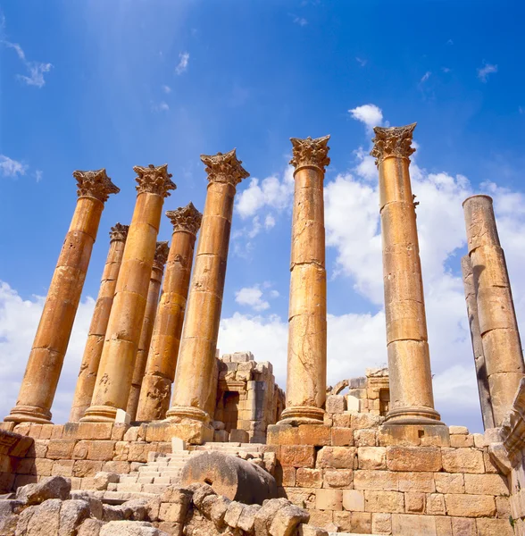 Colunas coríntias em Jerash — Fotografia de Stock