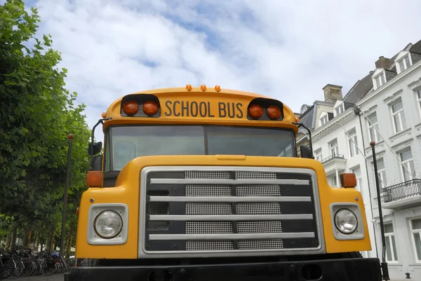 Yellow schoolbus — Stock Photo, Image