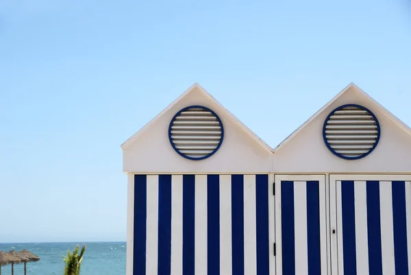 Пляжные будки — стоковое фото
