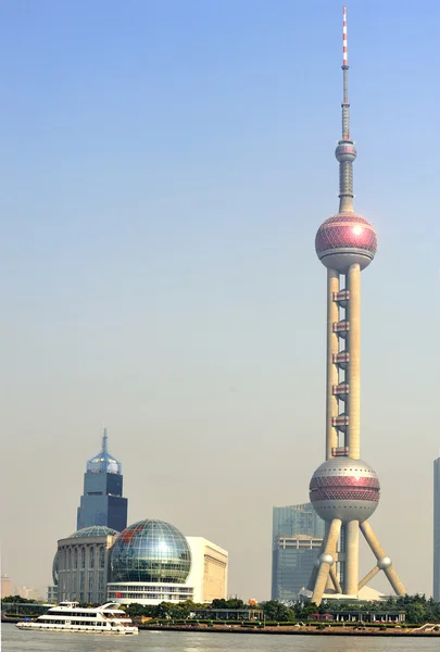 Orient Pearl Tower and Pudong Financial District, Xangai, Chin — Fotografia de Stock