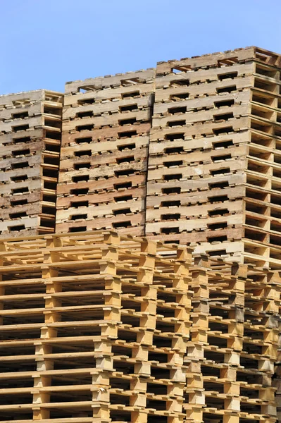 Pilha de paletes de madeira — Fotografia de Stock