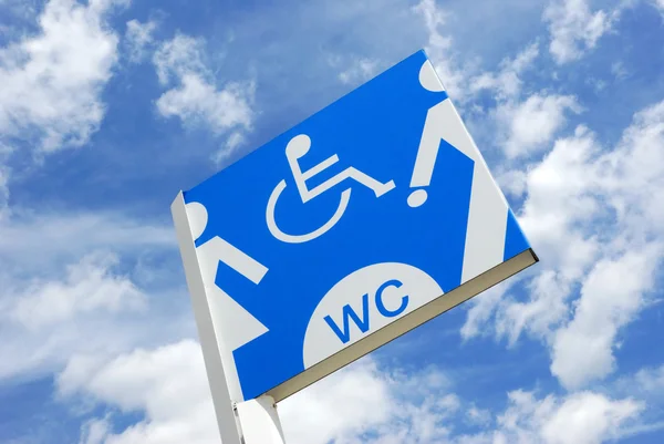 Signo internacional para banheiro cadeira de rodas deficiente — Fotografia de Stock