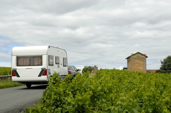 Caravana em uma estrada na França — Fotografia de Stock