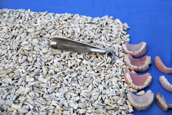 Teeth and prothesis at market in Morocco — Stock Photo, Image