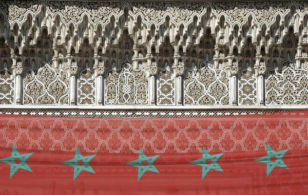Rico exterior decorado da escola secundária de Marraquexe, Marrocos — Fotografia de Stock