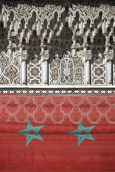 Reich dekorierte Außenfassade der marrakesch High School, Marokko — Stockfoto
