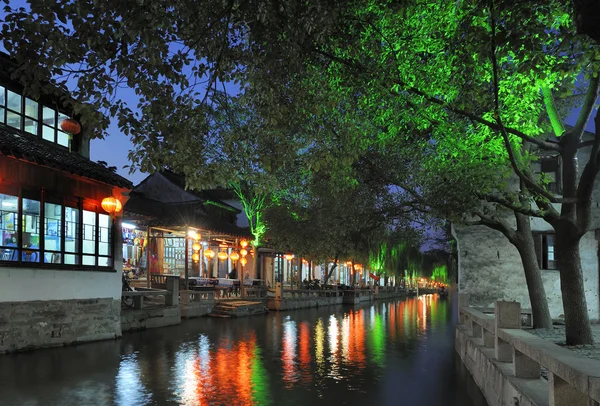 शाम को चीन में झोउझुआंग जल शहर — स्टॉक फ़ोटो, इमेज