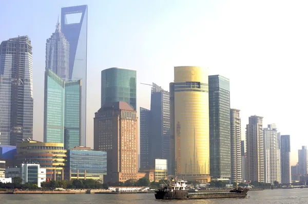 Skyline di Pudong al tramonto, Shanghai, Cina — Foto Stock