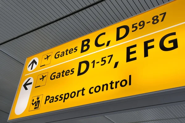 Znak kierunku lotniska — Zdjęcie stockowe