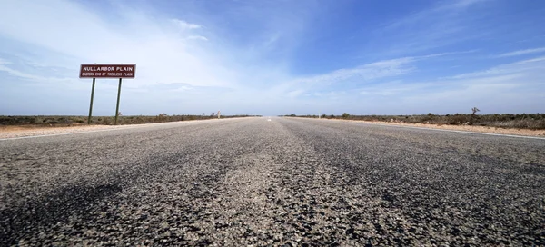 Estrada na planície de Nallarbor — Fotografia de Stock